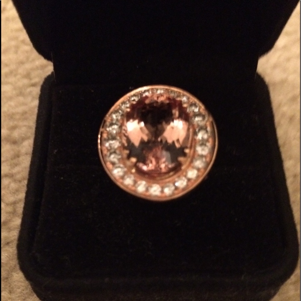 9 kt. Beautiful Morganite with .80 kt diamond halo